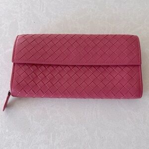 Bottega Veneta weave wallet in pink. Authentic